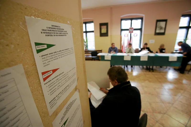 Przewodnicząca jednej z komisji wyborczych w Warszawie przyszła do pracy pijana.