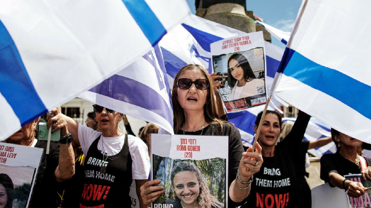 "Są gwałcone, być może codziennie". Przerażające, co Hamas robi izraelskim zakładniczkom.