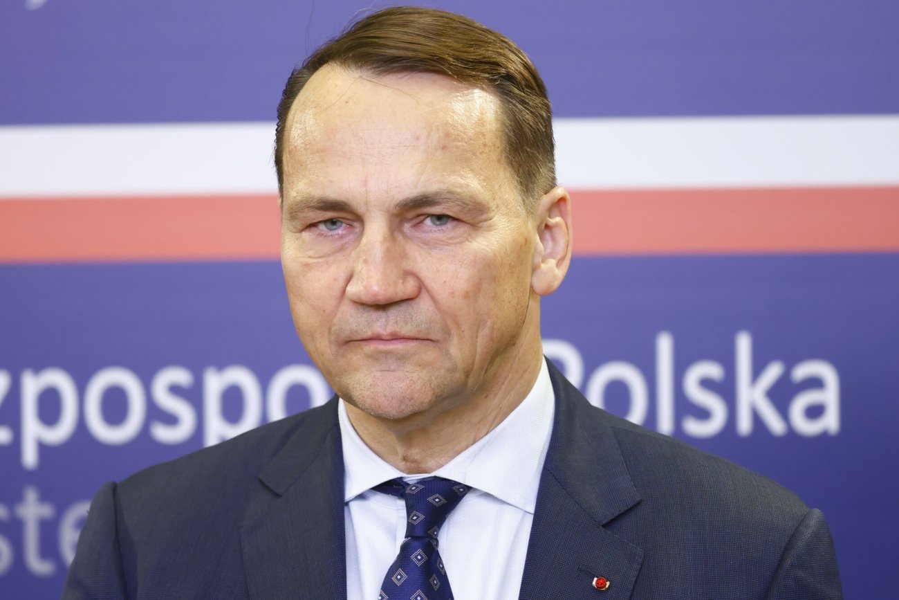 Radosław Sikorski zdradził, czy chciałby zmierzyć się w wyścigu o fotel prezydenta RP z Jarosławem Kaczyńskim. Radosław Sikorski zdradził, czy chciałby zmierzyć się w wyścigu o fotel prezydenta RP z Jarosławem Kaczyńskim.