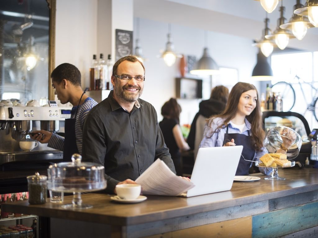 Menadżerowie cenią wysokie wynagrodzenie i benefity pozapłacowe