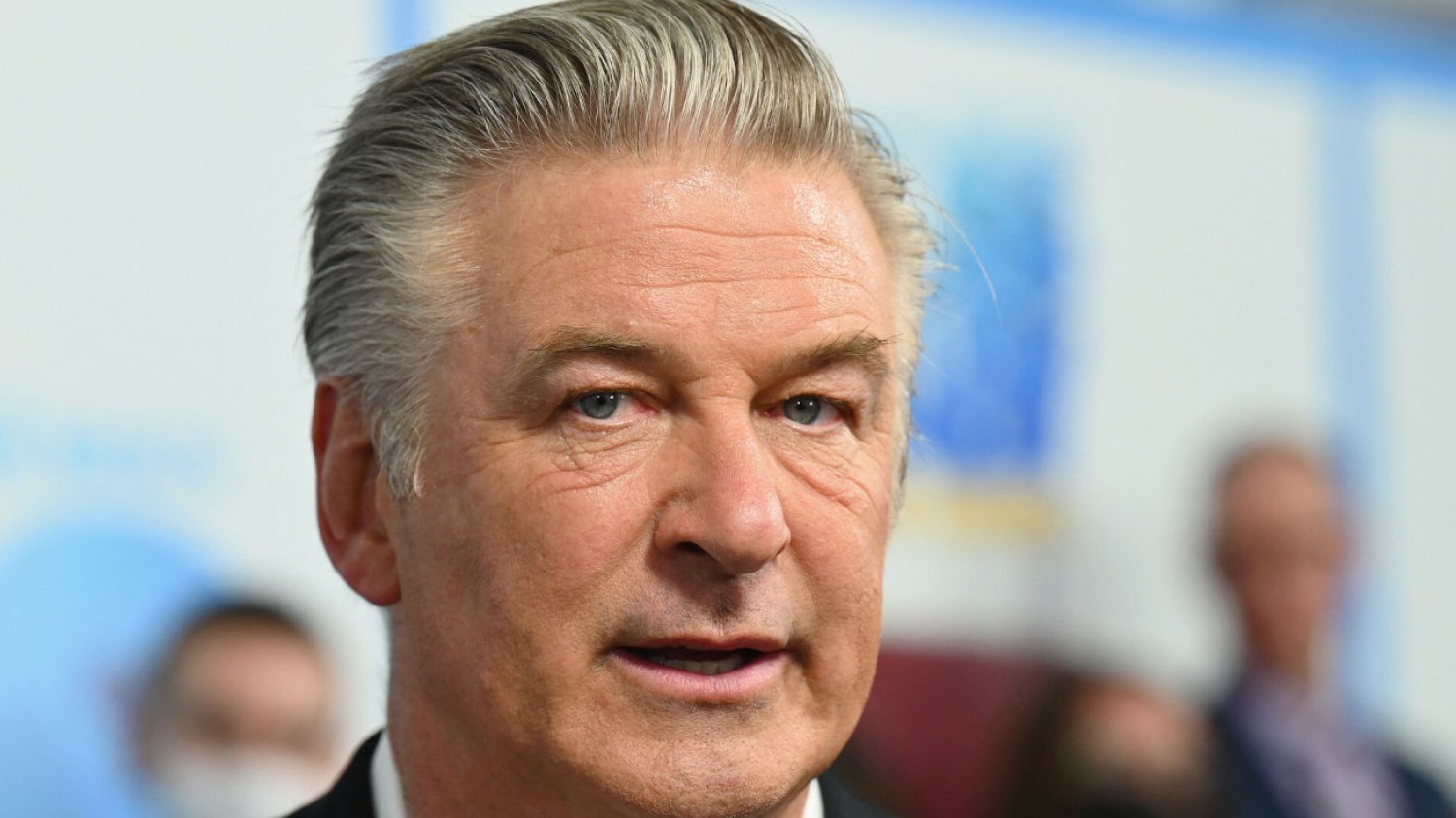 Aktor Alec Baldwin miał postrzelić dwie osoby na planie filmowym w Nowym Meksyku.