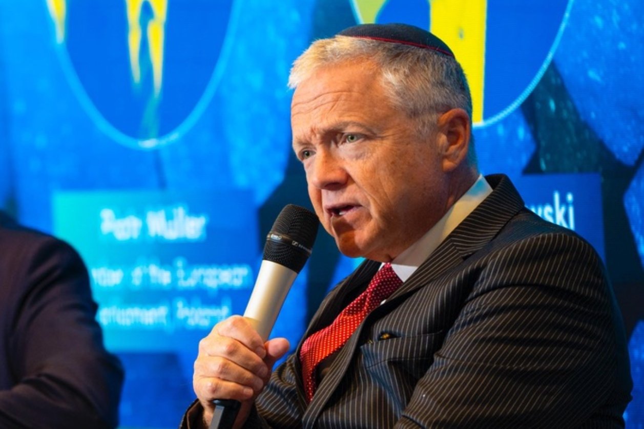 "Jestem wściekły". Przyszły ambasador USA zabrał głos ws. transparentu