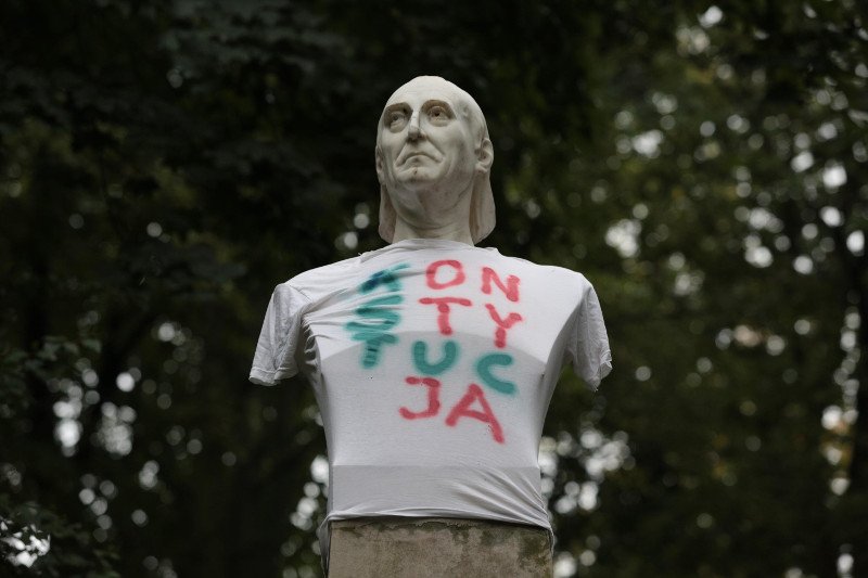 Akcja z konstytucyjnymi koszulkami podoba się Polakom. Zupełnie odwrotnie niż twierdzą rządzący.