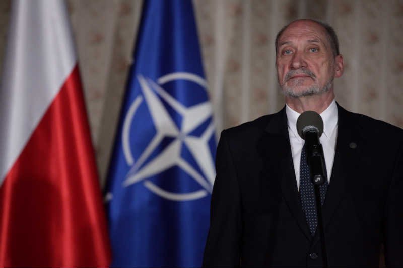 Antoniemu Macierewiczowi doradza m.in. 28-letnia była instruktorka nurkowania.