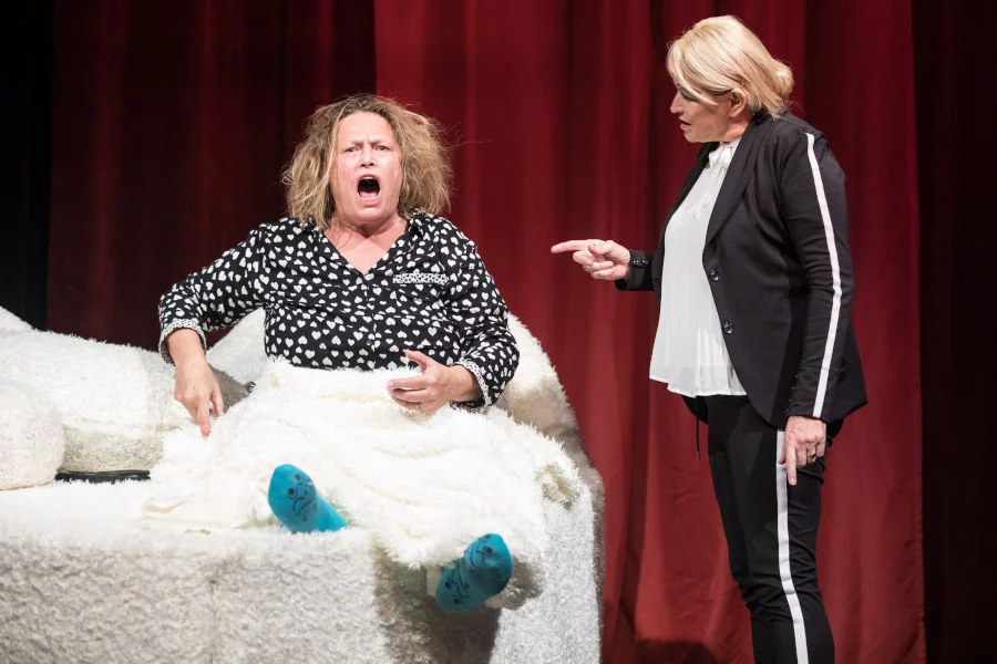 Iwona Bielska i Grażyna Dylag w spektaklu " Marleni " w reżyserii Mikołaja Grabowskiego w Teatrze Starym w Lublinie