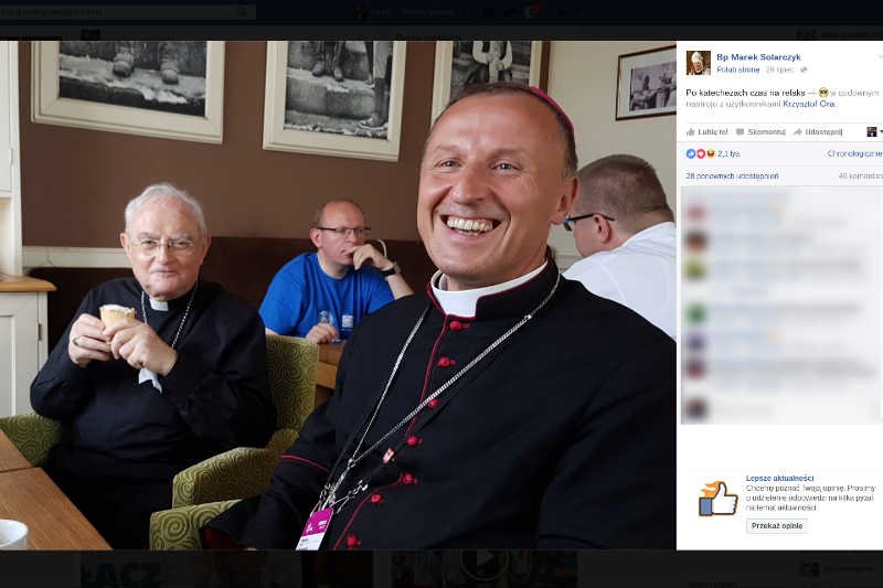 Biskup Marek Solarczyk stał się sensacją Facebooka dzięki swojej relacji ze Światowych Dni Młodzieży.