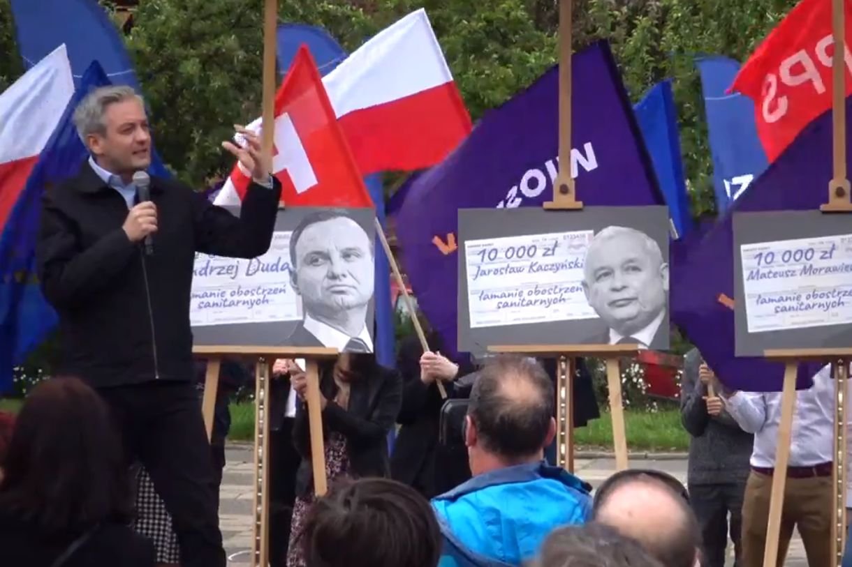 Robert Biedroń (Lewica) na spotkaniu z wyborcami w Pabianicach.