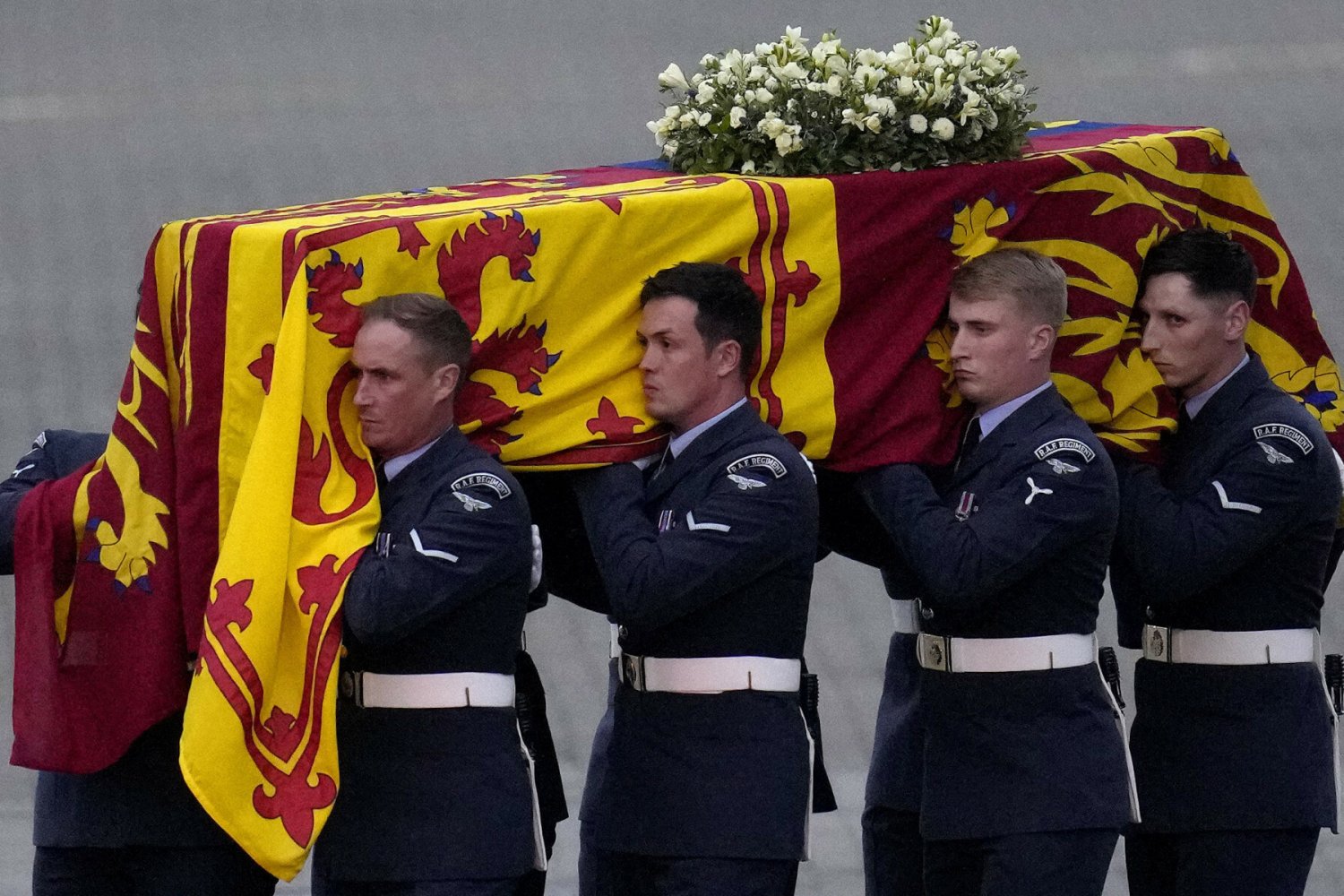 Trumna z ciałem Elżbiety II jest już w Lodnynie.