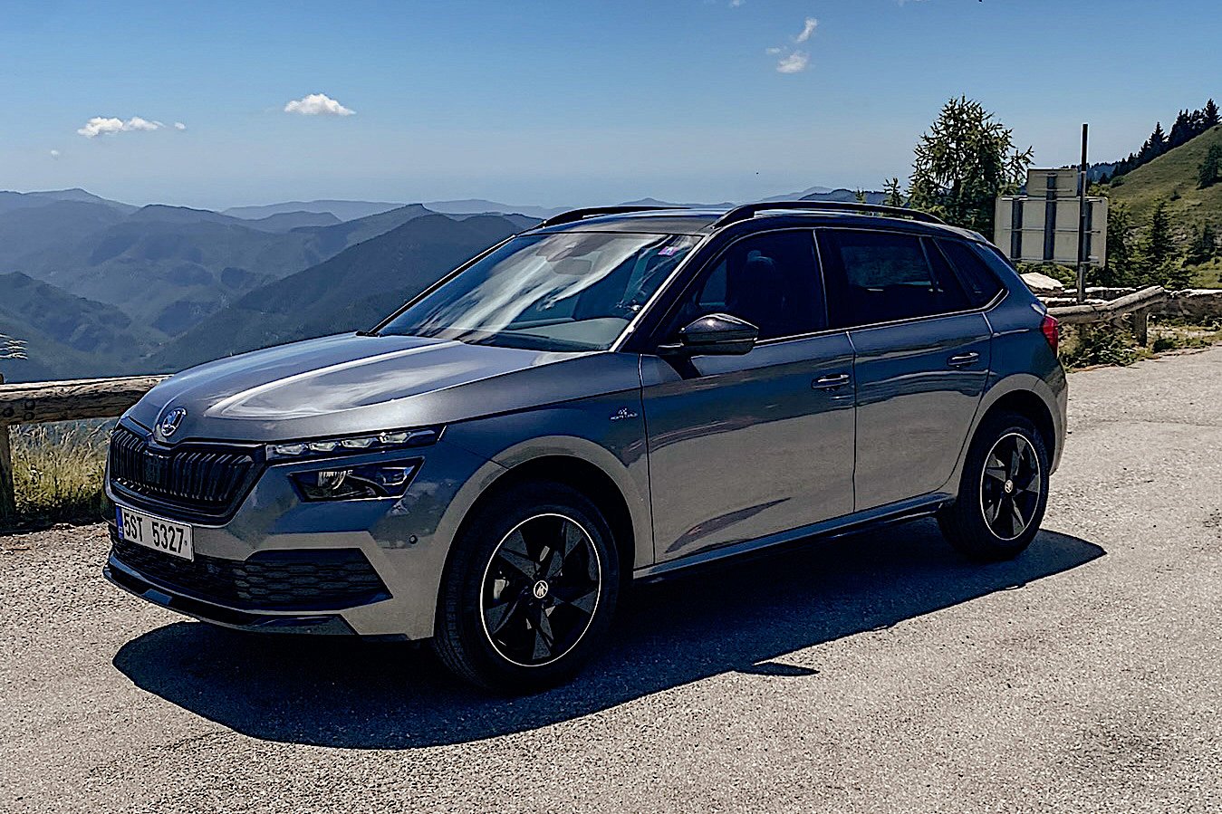 Skoda Kamiq w wersji Monte Carlo to fajne i angażujące kierowcę auto.