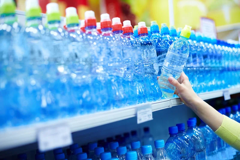 Już niedługo, takie butelki mogą być objęte kaucją. W wielu krajach świata takie rozwiązanie działa. A jak byłoby u nas?