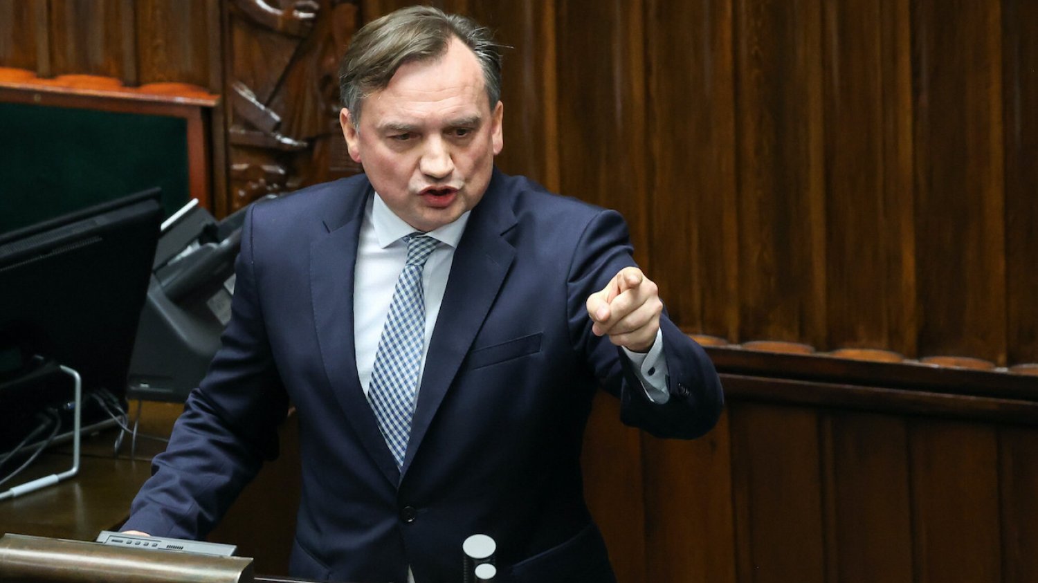 Zbigniew Ziobro podczas posiedzenia Sejmu 14 listopada 2023 r. To wtedy krzyczał w stronę nowej większości, w kontekście rozliczenia go za ostatnie 8 lat, "mam nadzieję, że nie okażecie się fujarami". Zbigniew Ziobro podczas posiedzenia Sejmu 14 listopada 2023 r. To wtedy krzyczał w stronę nowej większości, w kontekście rozliczenia go za ostatnie 8 lat, "mam nadzieję, że nie okażecie się fujarami".