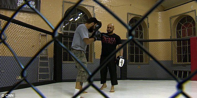 Abu Bakr Mansha ćwiczy pod okiem Usamy Radży