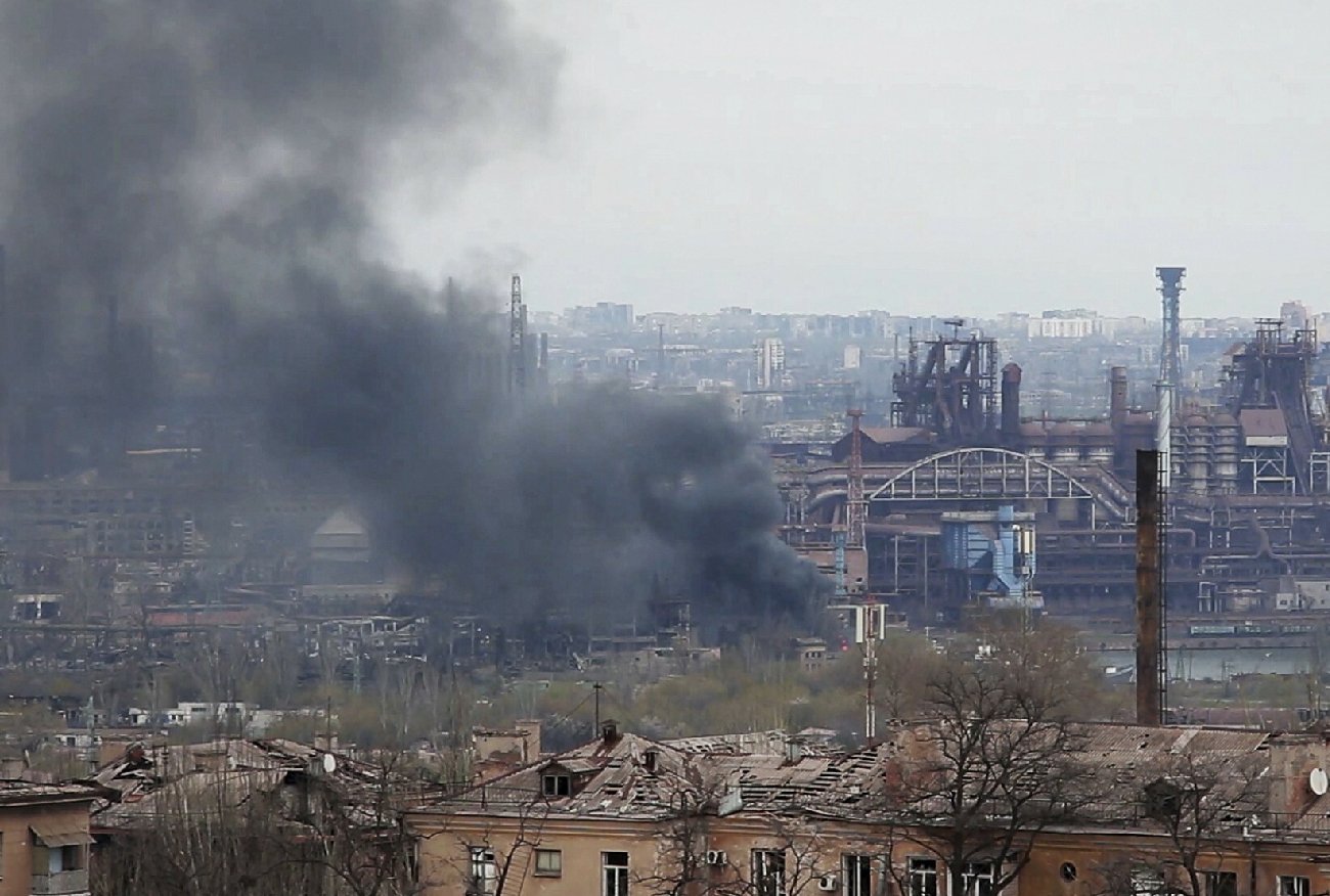 Mariupol. Kreml ma plan na Dzień Zwycięstwa. Na miejscu "kurator" Putina