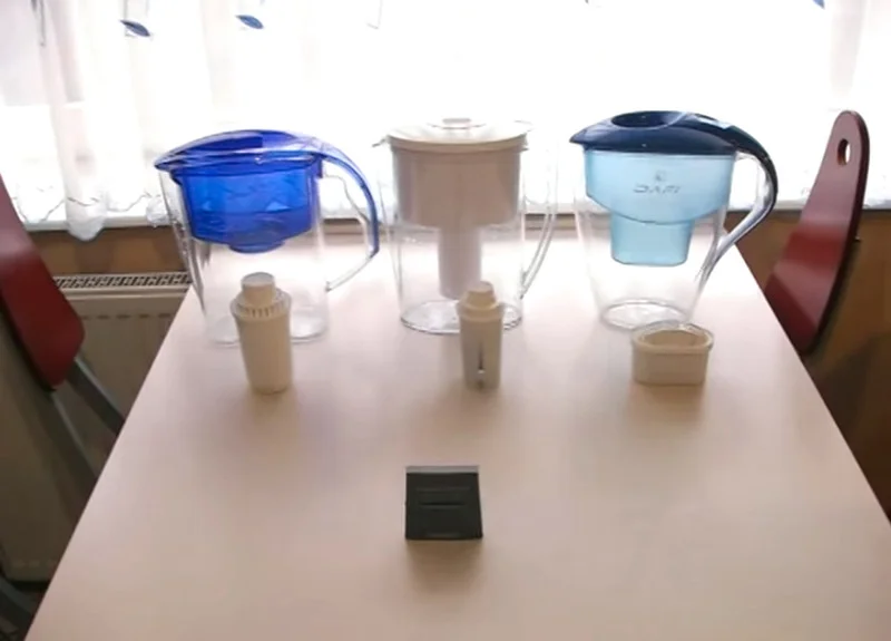 Koszt wymiany filtrów w takich dzbankach to nawet kilkadziesiąt złotych miesięcznie.
