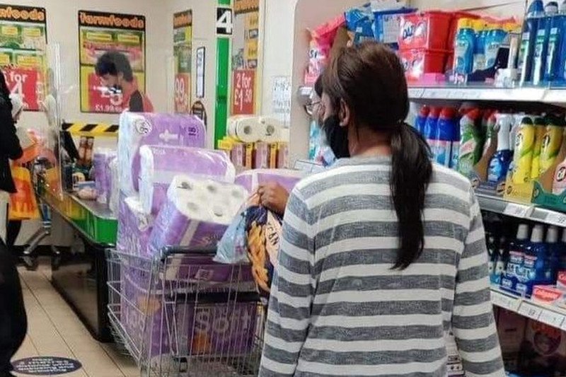 W Wielkiej Brytanii panika w sklepach po zaostrzeniu restrykcji.