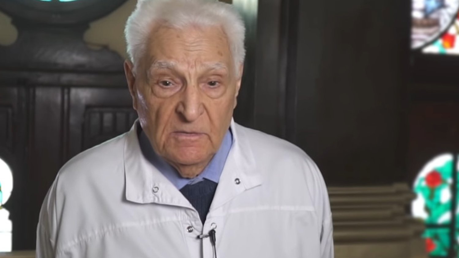 Dr Tadeusz Krawecki ze smutkiem wspomina czasy, kiedy wiele dzieci umierało z powodu chorób zakaźnych.