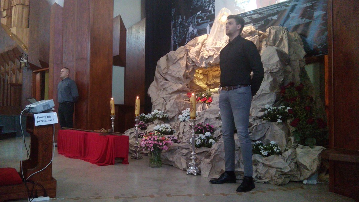 "Kościołowi gratulujemy sojuszników". ONR z Białegostoku pochwalił się zdjęciem warty przy Grobie Pańskim