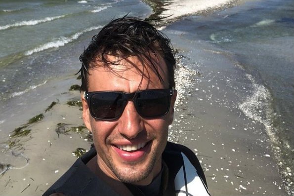 Jarosław Bieniuk wyszedł z hotelu razem z Sylwią S. To ma być widać na nagraniu z miejskiego monitoringu.