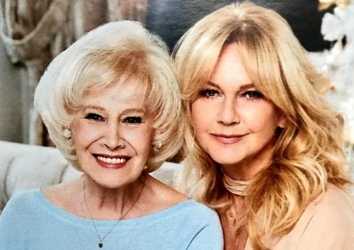 Krystyna Loska ma 83 lata, a jej córka Grażyna Torbicka - 61. Najpopularniejsze polskie prezenterki TV uznały, że to najwyższy czas na to, by podzielić się z fanami historiami, których dotąd nikomu nie opowiedziały.