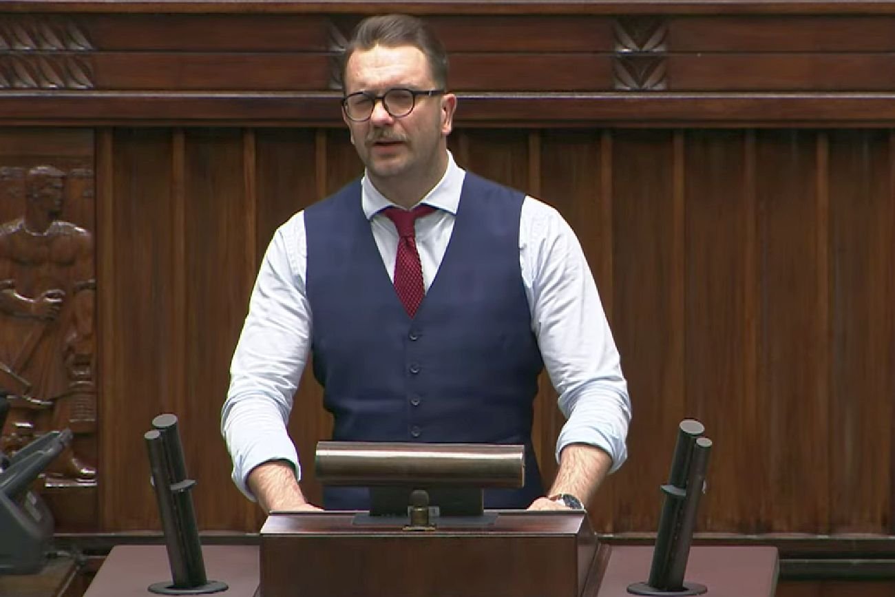 Łukasz Mejza po raz pierwszy w tej kadencji pojawił się na sejmowej mówicy