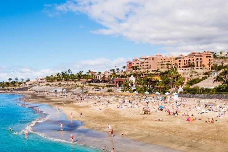 Hiszpańskie władze znowu zamykają część plaż.