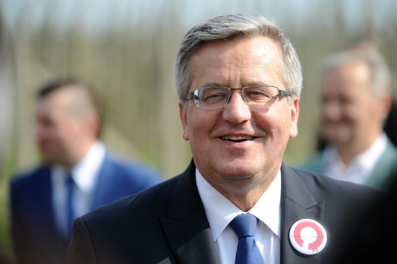 Bronisław Komorowski spędzał wakacje na jachcie miliardera, bez ochrony – takie informacje podaje "Newsweek".