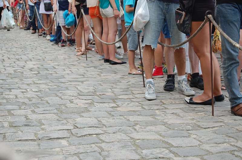 Kolejki to problem nas wszystkich. Jak z nimi wygrać?