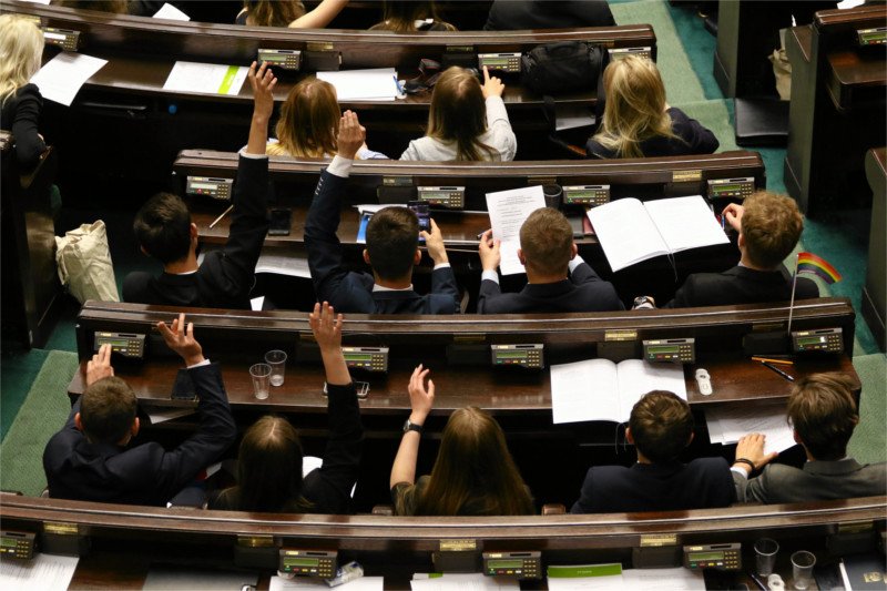 Młoda Prawica i Forum Młodych PiS odniosły się do planów przeniesienia obrad Sejmu Dzieci i Młodzieży na Uniwersytet Warszawski.