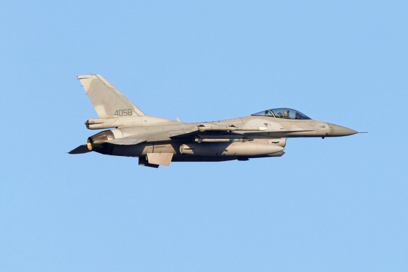 Czarne skrzynki zbadane. Są nowe informacje o katastrofie F-16 w Radomiu