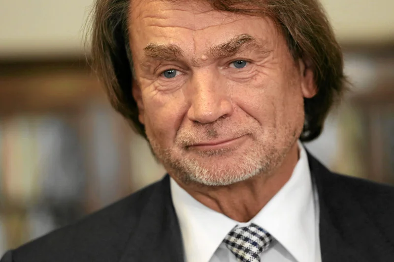 Dotarliśmy do książki o Janie Kulczyku, której autorstwo przypisuje się Piotrowi Nisztorowi.