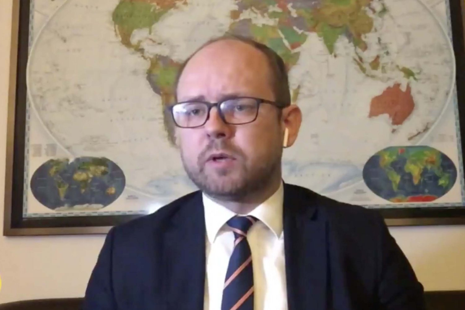 Wiceszef Ministerstwa Spraw Zagranicznych Marcin Przydacz stwierdził, że ambasador ma być przede wszystkim "przydatny politycznie". Kwestia wykształcenia jest mniej ważna.