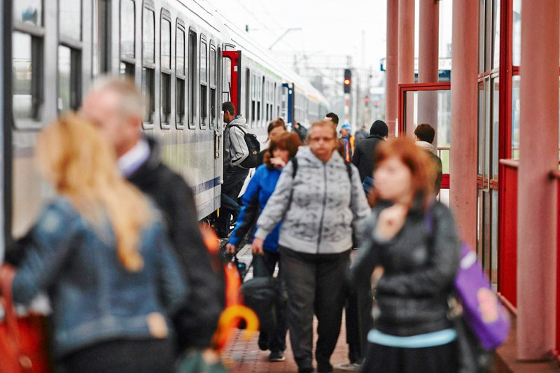 Z czym można się spotkać w składzie TLK Wydmy? Na przykład z makabrycznie brudną kanapą w przedziale.