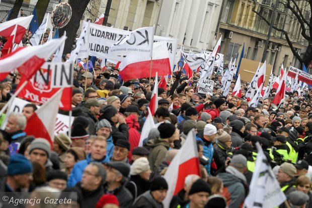 Fali protestów o takim wymiarze i zasięgu przeciwko władzy nie było przez ostatnie ćwierć wieku w wolnej Polsce.