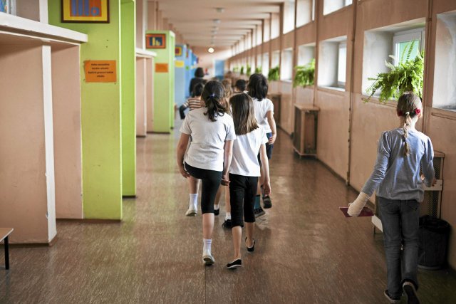 Polskim szkołom zarzuca się m.in. niewystarczające przygotowanie uczniów w zakresie codziennego stosowania nowych technologii.