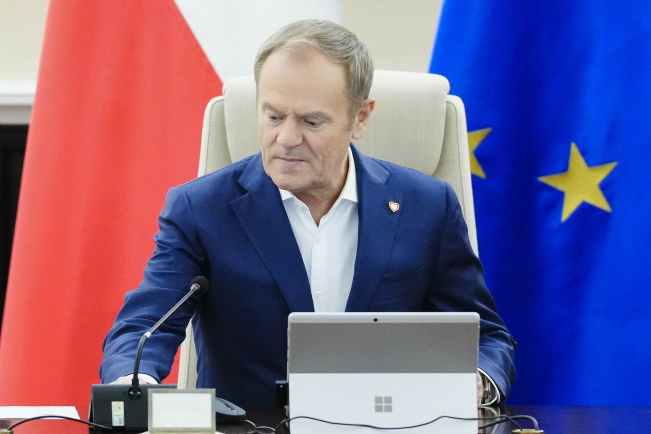 Nowy sondaż CBOS nie ucieszy Donalda Tuska. Jego rząd traci poparcie.