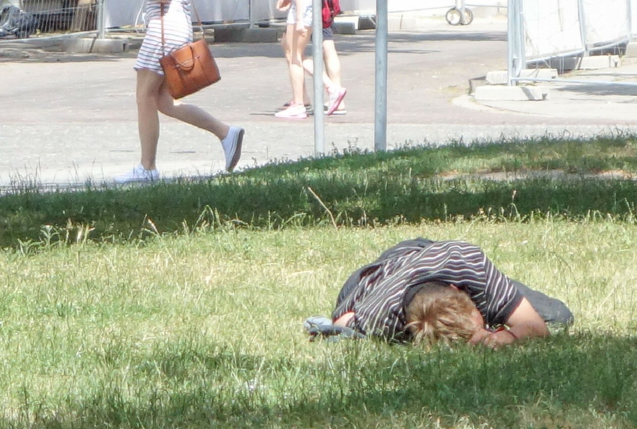 Zobaczyłem nieprzytomnego mężczyznę. Niewiarygodne, co zrobiły mu nastolatki.