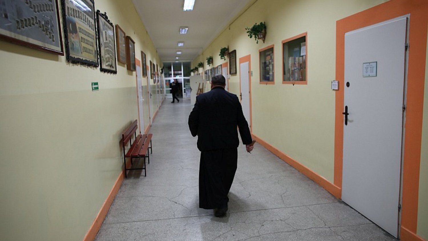 Coraz mniej uczennic i uczniów uczęszcza na katechezę. W niektórych klasach nie ma żadnych chętnych na te nieobowiązkowe zajęcia. Coraz mniej uczennic i uczniów uczęszcza na katechezę. W niektórych klasach nie ma żadnych chętnych na te nieobowiązkowe zajęcia.