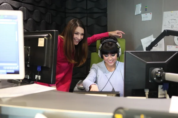 Od lewej Olga Kozierowska Sukces Pisany Szminką oraz Gabi Drzewiecka Radio ZET Chilli