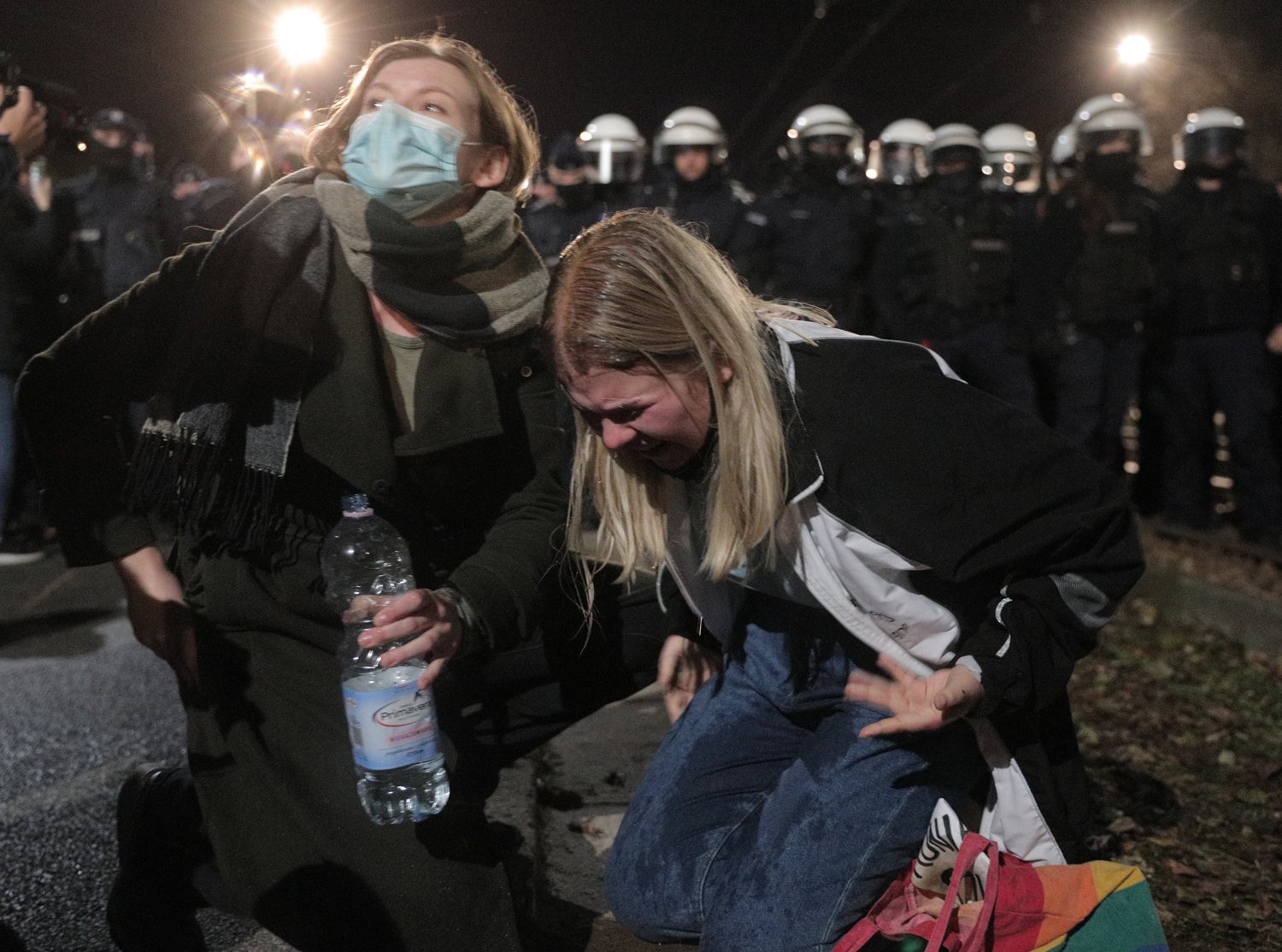 Policja używała gazu pieprzowego przeciwko protestującym ws. zakazu aborcji.