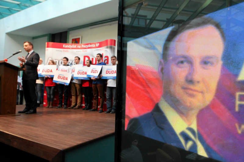 Prawicowe media wpadają w hurraoptymizm i już dają Andrzejowi Dudzie zwycięstwo w wyborach.