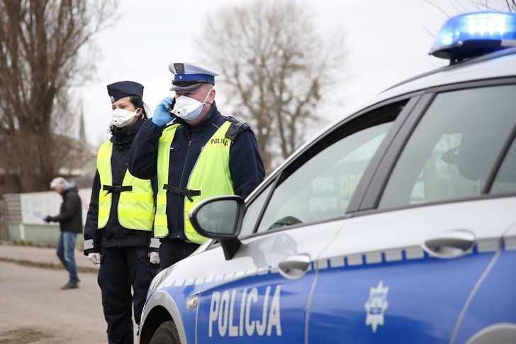Policja szuka osób, które opublikowały dane mieszkańców Gniezna i okolic przebywających na kwarantannie.