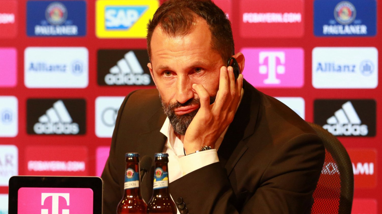 Hasan Salihamidzić najwyraźniej wziął mocno do siebie słowa wypowiedziane przez Roberta Lewandowskiego dla ESPN.
