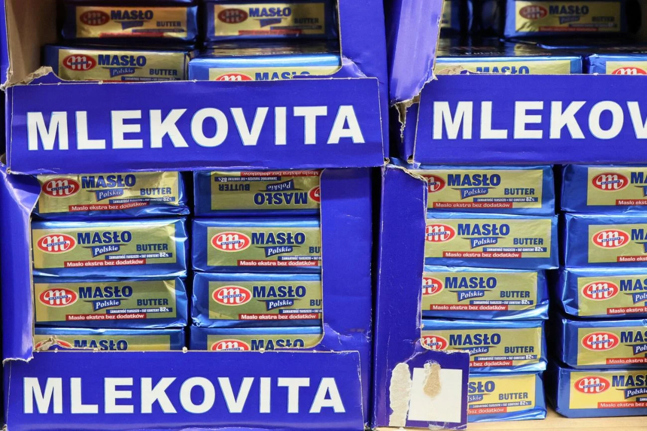 W tej sieci ruszyła promocja na Wielkanoc. Rozdają masło za darmo. Biedronka rozdaje masło za darmo. Jest tylko ten jeden warunek.