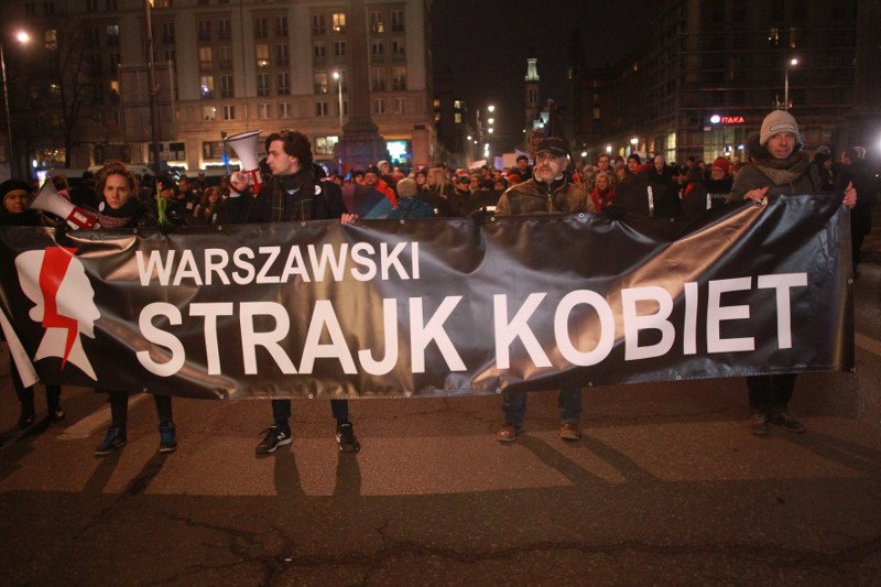 Dzień Kobiet to już nie tylko kwiatki i czekoladki. To domaganie się przez kobiety swoich praw.