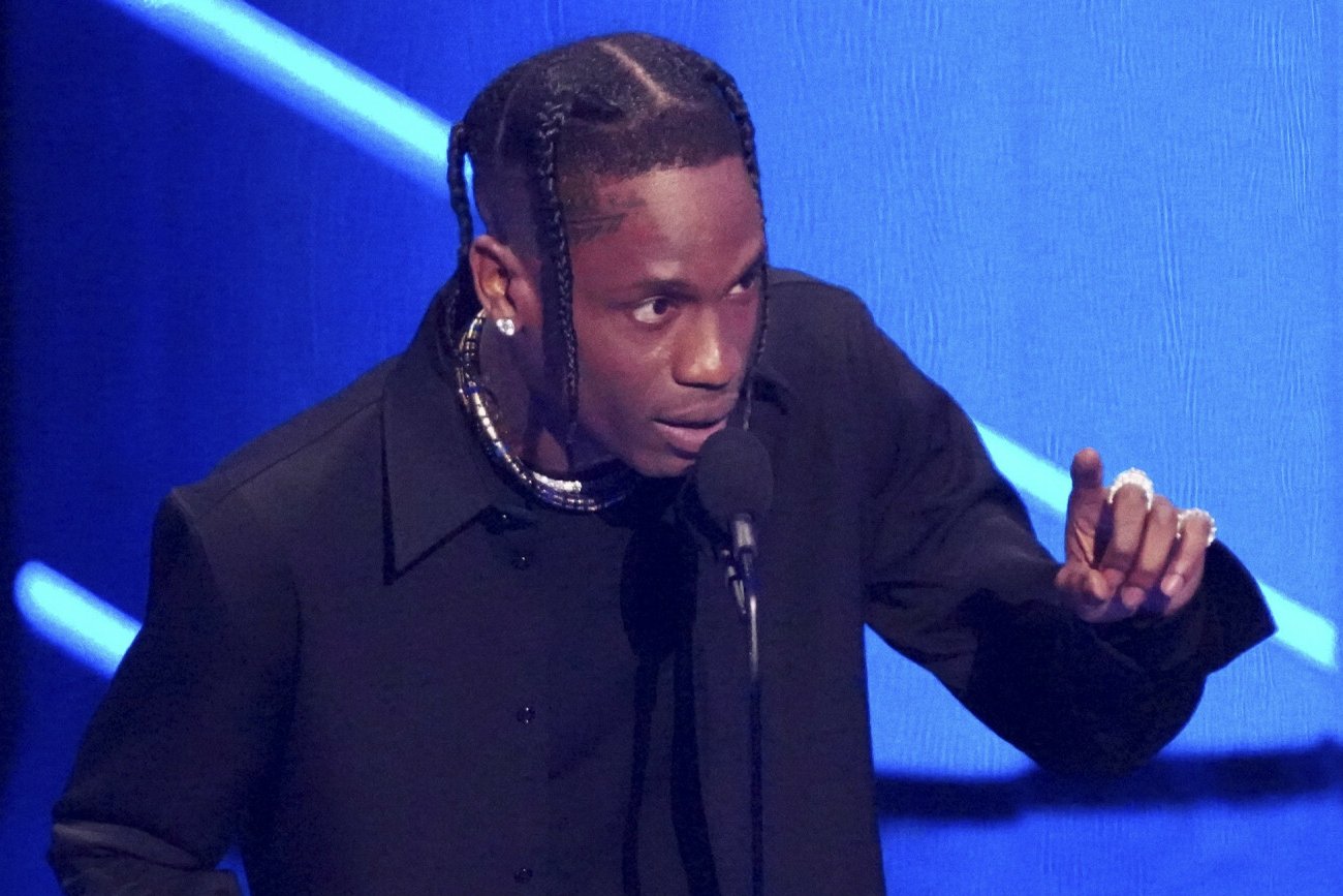 Travis Scott ufunduje pogrzeby ośmiu osób, które zmarły podczas Astroworld w Houston