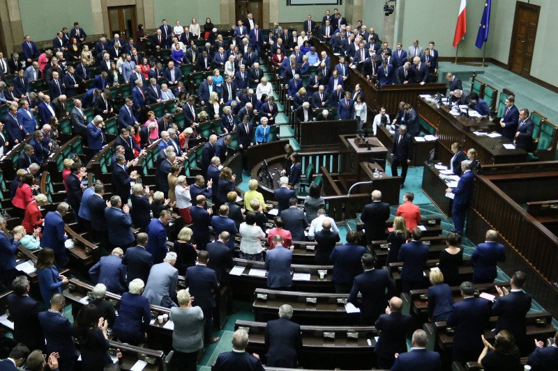 Jak obliczyć, ile poszczególne partie dostaną mandatów po wyborach?