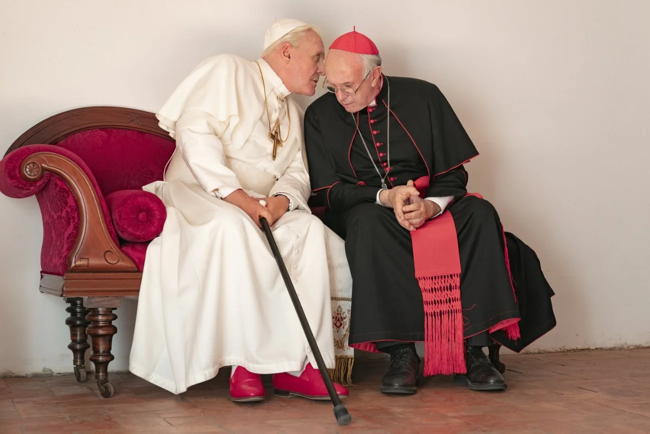 Anthony Hopkins i Jonathan Pryce w filmie "Dwóch papieży"