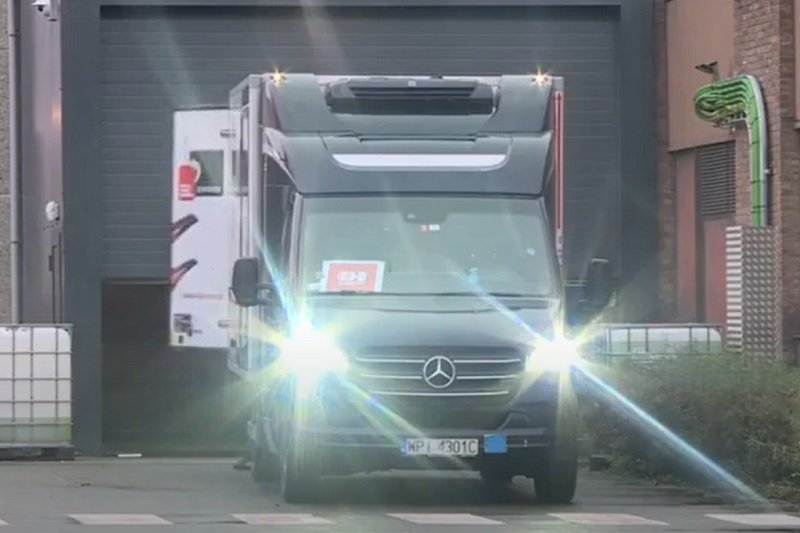 Pierwsze partie szczepionki na covid-19 dla krajów UE już opuściły zakłady Pfizera