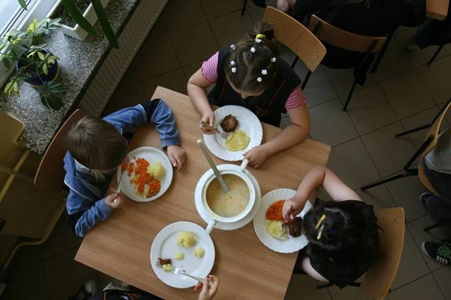 Prokuratura w Końskich (woj. świętokrzyskie) bada doniesienia o domniemanej kradzieży posiłków ze szkolnej stołówki, w którą ma być zamieszana dyrektorka szkoły w Grzymałkowie.