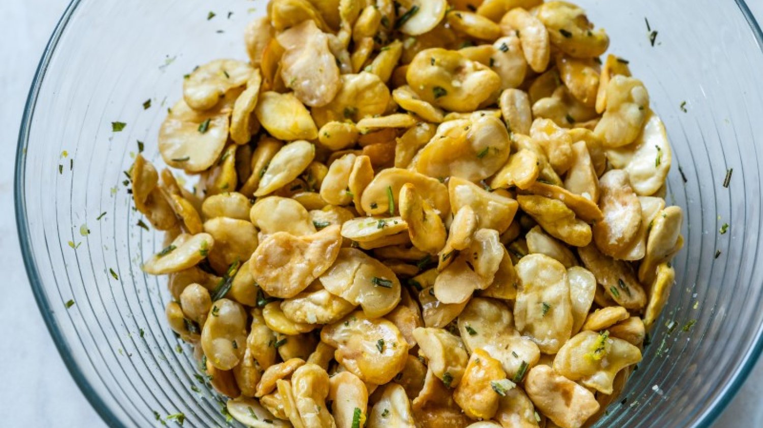 Przepis na chipsy ze skórek bobu